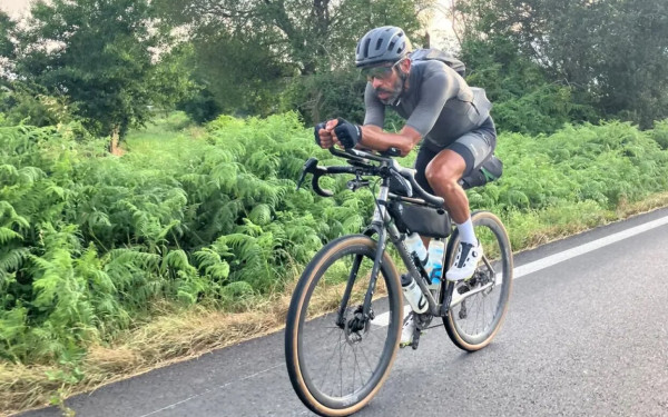 Γάλλος ποδηλάτης πήγε να καταρρίψει παγκόσμιο ρεκόρ και τον συνέλαβαν στη Ρωσία (βίντεο)