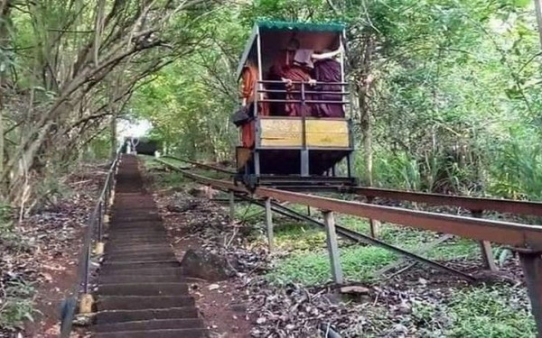 Τραγωδία στη Σρι Λάνκα: Επτά βουδιστές μοναχοί σκοτώθηκαν από τον εκτροχιασμό τελεφερίκ