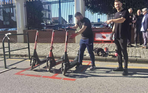 Θεσσαλονίκη: Ετοιμάζονται οι χώροι στάθμευσης για πατίνια - Δείτε βίντεο