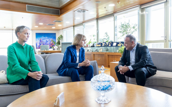 Θεσσαλονίκη: Τη Δήμαρχο Κολωνίας Henriette Reker υποδέχτηκε ο Στέλιος Αγγελούδης Θεσσαλονίκη: Τη Δήμαρχο Κολωνίας Henriette Reker υποδέχτηκε ο Στέλιος Αγγελούδης