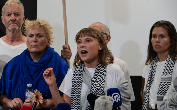 Η Σουηδή ακτιβίστρια Γκρέτα Τούνμπεργκ συνελήφθη σε διαδήλωση υπέρ των Παλαιστινίων στο Λονδίνο