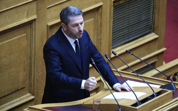 Σφοδρή επίθεση Ανδρουλάκη στον πρωθυπουργό: «Όταν δεν είσαι στο τραπέζι, κύριε Μητσοτάκη, συνήθως είσαι το μενού» Σφοδρή επίθεση Ανδρουλάκη στον πρωθυπουργό: «Όταν δεν είσαι στο τραπέζι, κύριε Μητσοτάκη, συνήθως είσαι το μενού»