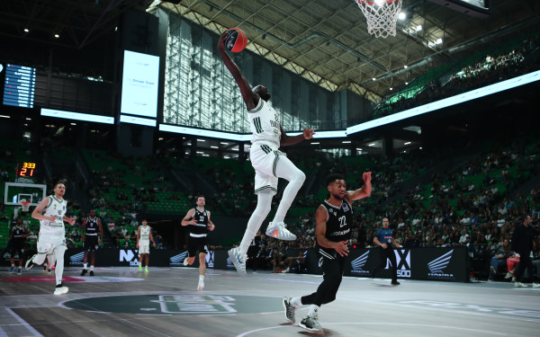 Μπάσκετ: Ο ΠΑΟΚ τέσταρε τις δυνάμεις του στην ήττα από τον Παναθηναϊκό στο ΟΑΚΑ (βίντεο)