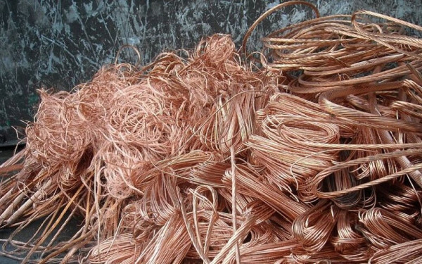 «Κυνηγοί χαλκού»: Ανενόχλητοι ρημάζουν μέχρι και νεκροταφεία για τη λεία - Ξήλωσαν 26 φορές μεγάλο μετασχηματιστή του ΔΕΔΔΗΕ «Κυνηγοί χαλκού»: Ανενόχλητοι ρημάζουν μέχρι και νεκροταφεία για τη λεία - Ξήλωσαν 26 φορές μεγάλο μετασχηματιστή του ΔΕΔΔΗΕ