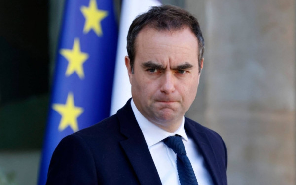 Γαλλία: «Καμπανάκι» Λεκορνί για σοβαρές απειλές ξένων παρεμβάσεων στις εκλογές του 2027