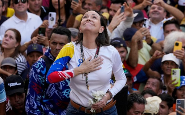 Βενεζουέλα: Η Μαρία Κορίνα Ματσάδοθα θεωρηθεί «φυγόδικη» αν παραλάβει το Νόμπελ Ειρήνης