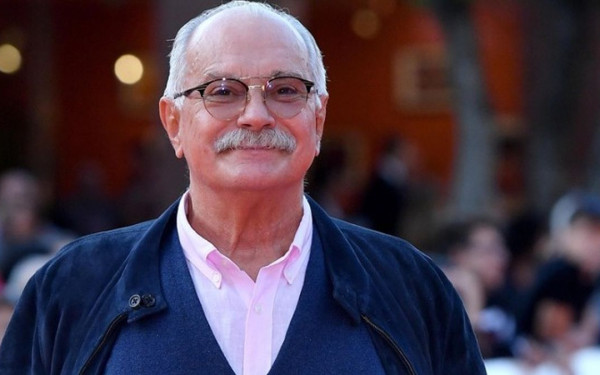 Νικίτα Μιχάλκοφ: Ο σκηνοθέτης με τη βαριά κληρονομιά, τον «Χρυσό Λέοντα» και την αμφιλεγόμενη προσωπικότητα