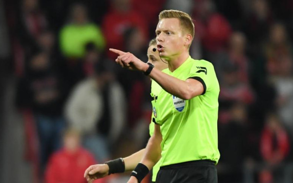 Χαμός στο Βέλγιο: Οπαδός πέταξε ποτήρι στον διαιτητή και το ματς διεκόπη στο 87’ (βίντεο)