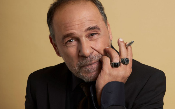 Αλέξανδρος Ρήγας στη «ΜτΚ»: Με ενδιαφέρει το μεγαλείο της συντροφικότητας