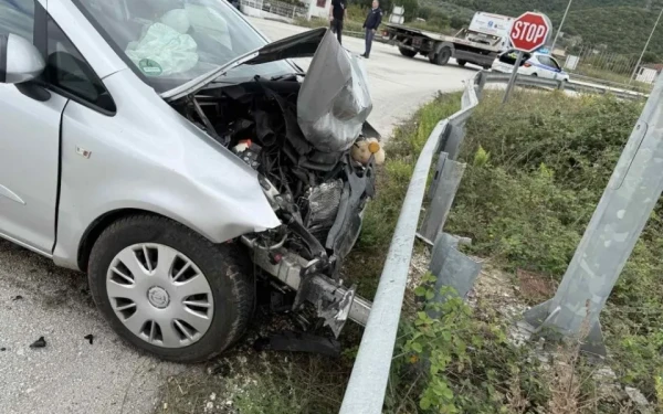 Ηγουμενίτσα: Τροχαίο με δύο τραυματίες - Συγκρούστηκαν πλαγιομετωπικά τα ΙΧ