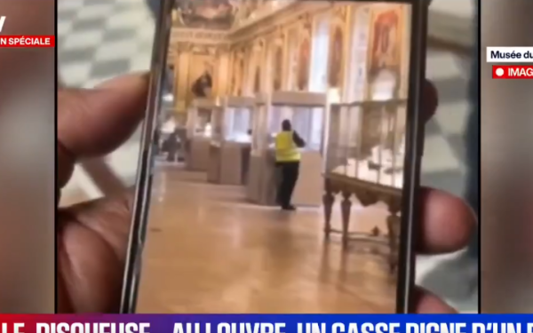 Βίντεο-ντοκουμέντο: Η στιγμή που διαρρήκτης «εισβάλει» στο Λούβρο