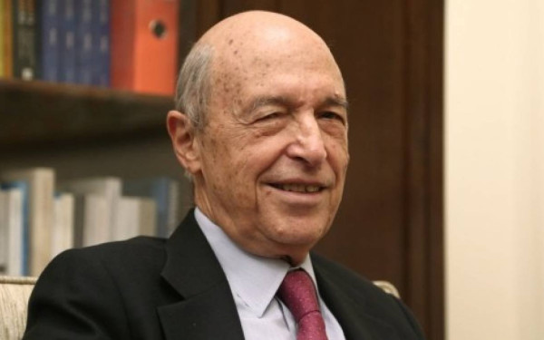 Κώστας Σημίτης: Λιτή ταφή επιθυμεί η οικογένειά του, τι προβλέπει το πρωτόκολλο