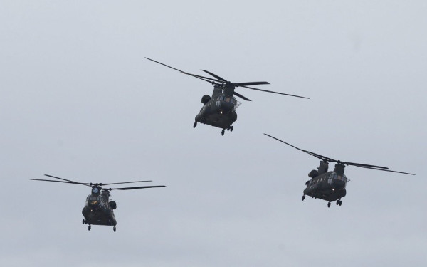 Βοήθεια από... αέρος από την Αγγλία στην Ουκρανία: Στέλνει για πρώτη φορά ελικόπτερα 