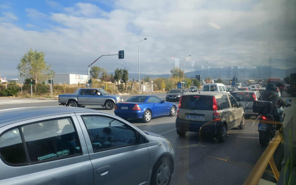 Θεσσαλονίκη: Μποτιλιάρισμα χιλιομέτρων στο ύψος του αεροδρομίου Μακεδονία Θεσσαλονίκη: Μποτιλιάρισμα χιλιομέτρων στο ύψος του αεροδρομίου Μακεδονία