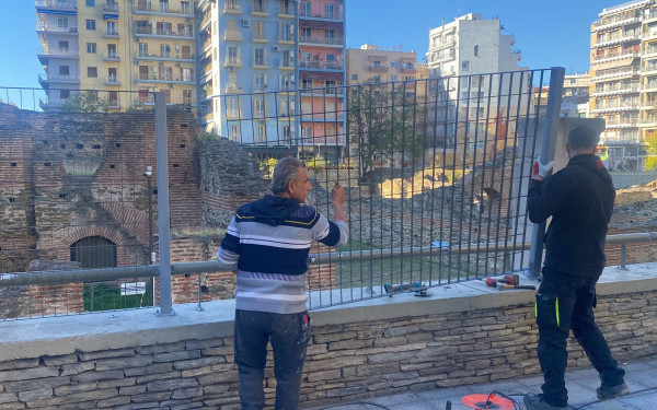 Θεσσαλονίκη: Αφαιρούνται τα κάγκελα από το Γαλεριανό συγκρότημα - Τι θα γίνει με το χώρο (βίντεο) Θεσσαλονίκη: Αφαιρούνται τα κάγκελα από το Γαλεριανό συγκρότημα - Τι θα γίνει με το χώρο (βίντεο)