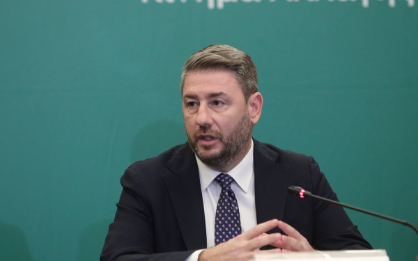 Το ΠΑΣΟΚ «χτυπά» τη ΝΔ εκεί που... πονάει- Ακρίβεια και αγρότες στην «πράσινη» φαρέτρα