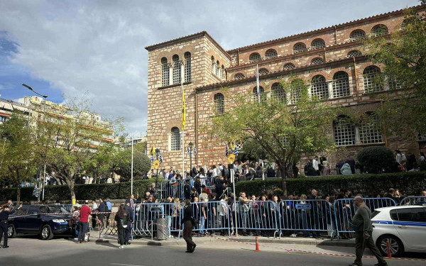 Θεσσαλονίκη: Χιλιάδες πιστοί στον Άγιο Δημήτριο - Με λαμπρότητα οι εορτασμοί για τον Πολιούχο της πόλης Θεσσαλονίκη: Χιλιάδες πιστοί στον Άγιο Δημήτριο - Με λαμπρότητα οι εορτασμοί για τον Πολιούχο της πόλης