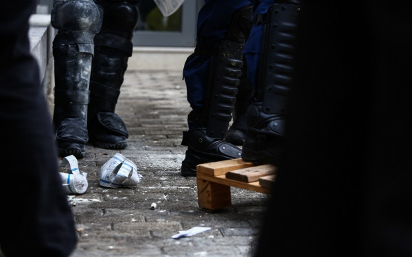 Επικοινωνία Ζαχαράκη - Χρυσοχοΐδη για τα επεισόδια στη Διεύθυνση Εκπαίδευσης Α’ Αθήνας