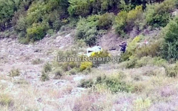 Νεκρός 39χρονος που έπεσε με το ΙΧ του σε χαράδρα 60 μέτρων στην Ευρυτανία - Τραυματίας η συνοδηγός Νεκρός 39χρονος που έπεσε με το ΙΧ του σε χαράδρα 60 μέτρων στην Ευρυτανία - Τραυματίας η συνοδηγός