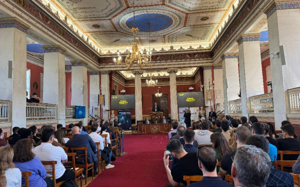 Πέντε τάσεις που αλλάζουν τις χρηματοοικονομικές υπηρεσίες στην εποχή της Τεχνητής Νοημοσύνης