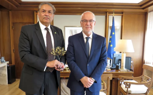 Συνάντηση Φλωρίδη με τον Πρέσβη του Πακιστάν: Η παράνομη μετανάστευση το θέμα της συζήτησης τους