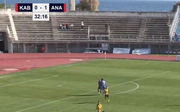 Super League 2: Οι παίκτες της Καβάλας στράφηκαν κατά του τερματοφύλακά τους! βίντεο) Super League 2: Οι παίκτες της Καβάλας στράφηκαν κατά του τερματοφύλακά τους! βίντεο)