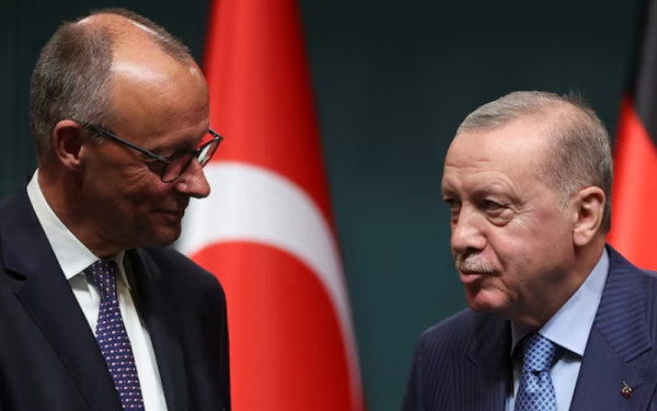 Επίσκεψη Μερτς στην Άγκυρα: Διπλωματική «θετική ατζέντα» αλλά έντονες κριτικές για τα ανθρώπινα δικαιώματα Επίσκεψη Μερτς στην Άγκυρα: Διπλωματική «θετική ατζέντα» αλλά έντονες κριτικές για τα ανθρώπινα δικαιώματα