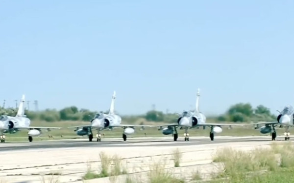 Η Τανάγρα «ζωντάνεψε» με Mirage και Rafale - Εντυπωσιακή παρουσίαση ισχύος (βίντεο) Η Τανάγρα «ζωντάνεψε» με Mirage και Rafale - Εντυπωσιακή παρουσίαση ισχύος (βίντεο)