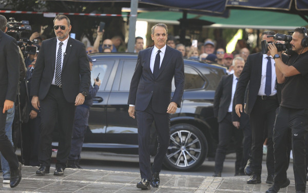 Στη Θεσσαλονίκη για τη στρατιωτική παρέλαση ο Κ. Μητσοτάκης Στη Θεσσαλονίκη για τη στρατιωτική παρέλαση ο Κ. Μητσοτάκης