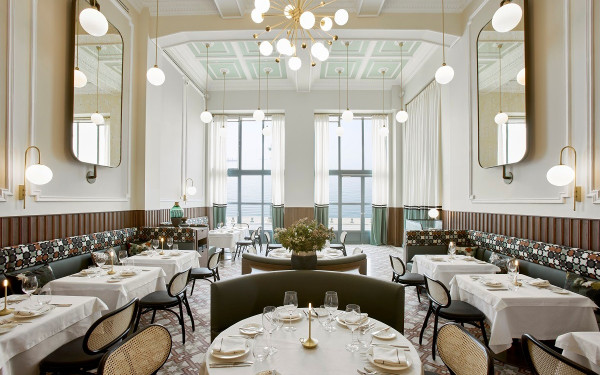 Όλυμπος Νάουσα: Το στολίδι της Λεωφόρου Νίκης, που αναβιώνει την αστική κουζίνα της πόλης