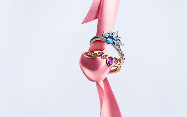 Η Pandora παρουσιάζει τη νέα συλλογή Holiday 2025