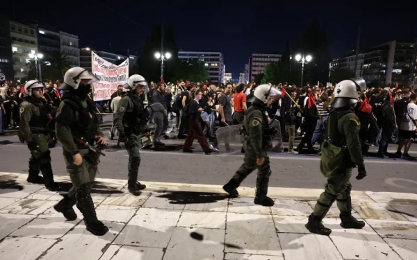 Πορεία στο κέντρο της Αθήνας - Αστυνομικές δυνάμεις στον Άγνωστο Στρατιώτη