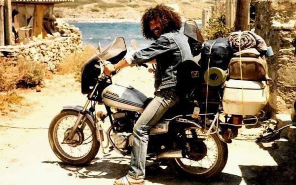 Θλίψη στην ελληνική ροκ σκηνή: Πέθανε ο Γιώργος Ψωμόπουλος των Magic De Spell