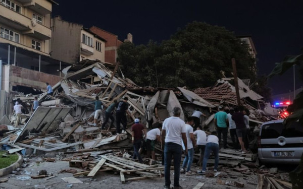 Σεισμός 6,1 Ρίχτερ στην Τουρκία: Κατέρρευσαν σπίτια, δεκάδες τραυματίες - Φόβοι για νέους μετασεισμούς (βίντεο) Σεισμός 6,1 Ρίχτερ στην Τουρκία: Κατέρρευσαν σπίτια, δεκάδες τραυματίες - Φόβοι για νέους μετασεισμούς (βίντεο)