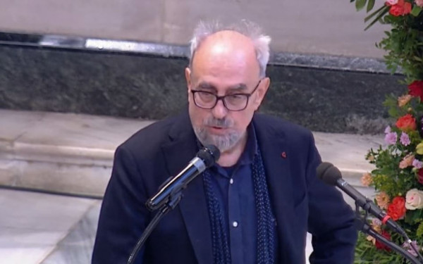 Γιώργος Σκαμπαρδώνης για Σαββόπουλο: «Οι πνευματικοί γονείς είναι οι πιο αγαπημένοι» (βίντεο) Γιώργος Σκαμπαρδώνης για Σαββόπουλο: «Οι πνευματικοί γονείς είναι οι πιο αγαπημένοι» (βίντεο)