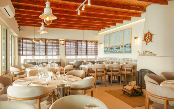 Ψαροταβέρνα Ο Βράχος: Γεύσεις της Σμύρνης, στην καρδιά της Νέας Κρήνης