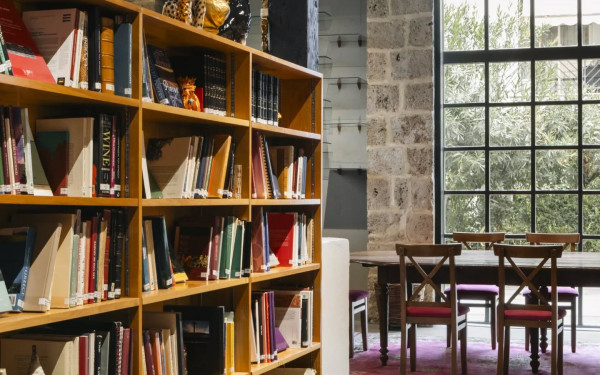 Κτήμα Κυρ-Γιάννη: Η βιβλιοθήκη οίνου ανοίγει τις πόρτες της ένα χρόνο μετά τον θάνατο του Γ. Μπουτάρη