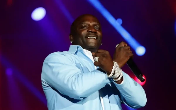 ΗΠΑ: Συνελήφθη ο τραγουδιστής Akon - Έκατσε για 6 ώρες στη φυλακή