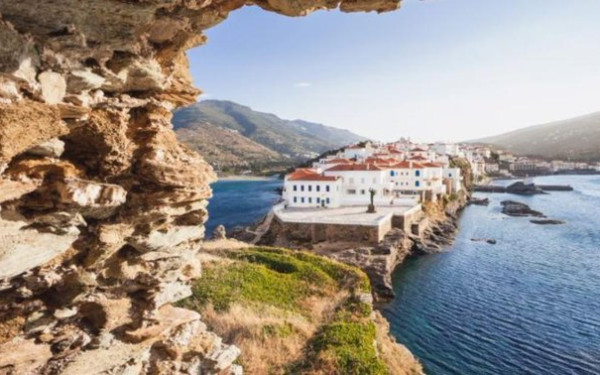 Άνδρος: Ψηφίστηκε ως ο καλύτερος περιπατητικός προορισμός της Ελλάδας για το 2025 σύμφωνα με Βρετανούς ταξιδιώτες