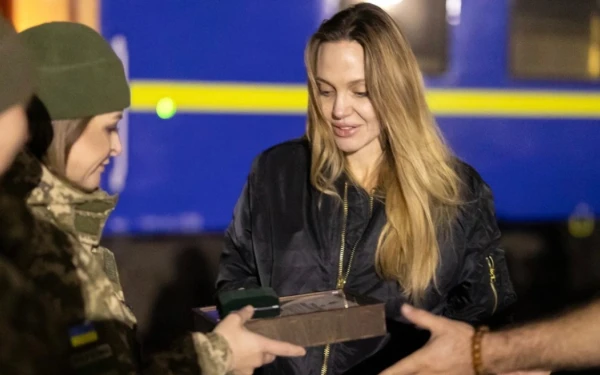 Ουκρανία: Η συγκλονιστική περιγραφή της Αντζελίνα Τζολί από την επίσκεψή της στην εμπόλεμη περιοχή
