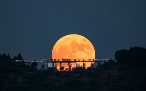 Η μεγαλύτερη και φωτεινότερη πανσέληνος του 2025 πλησιάζει - Το «φεγγάρι του κάστορα» στον ουρανό στις 5 Νοεμβρίου