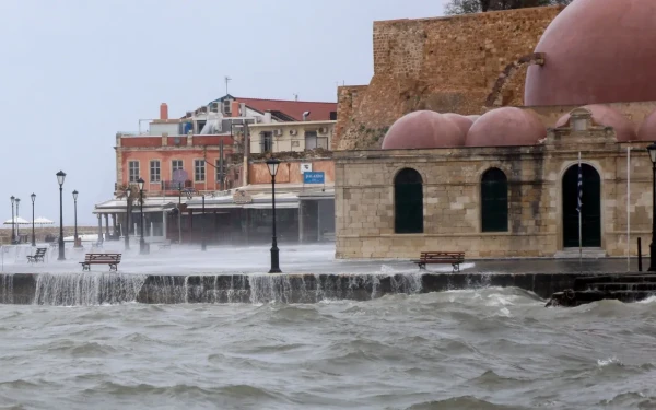 Κρήτη: «Ποτάμια» οι δρόμοι σε Ηράκλειο και Χανιά (βίντεο)