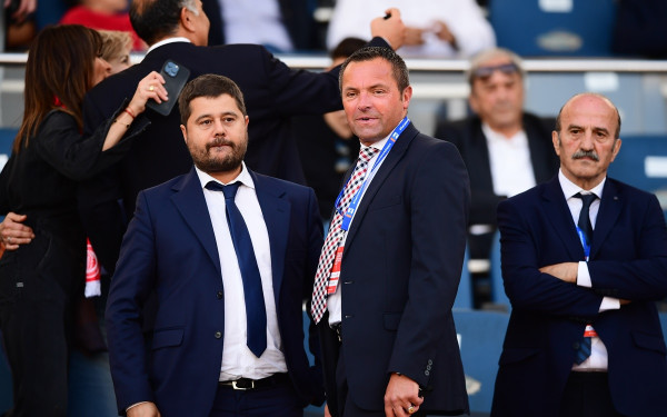 Super League: Το μόνιμο «αγκάθι» της διαιτησίας και το παρασκήνιο των επιθέσεων της ΑΕΚ στην ΚΕΔ