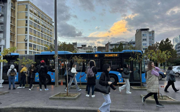 Θεσσαλονίκη: Συνωστισμός και αναμονή στον ΟΑΣΘ - Πώς υποδέχτηκε το επιβατικό κοινό για την διακοπή του μετρό (βίντεο)