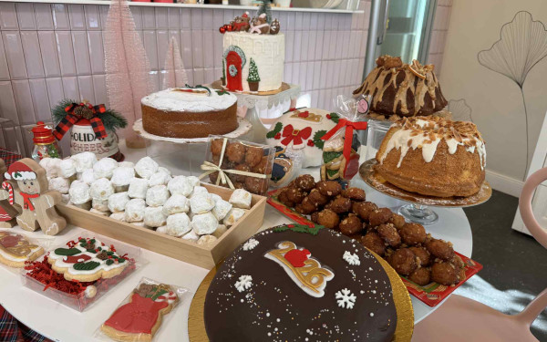 Θεσσαλονίκη: «Τσίμπησαν» οι τιμές σε μελομακάρονα και κουραμπιέδες- Αυξήσεις έως και 10% στα ζαχαροπλαστεία