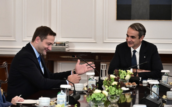 Συνάντηση Μητσοτάκη με τον Eυρωπαίο επίτροπο Γεωργίας και Τροφίμων - Η μεταφορά του ΟΠΕΚΕΠΕ στην ΑΑΔΕ και η νέα ΚΑΠ