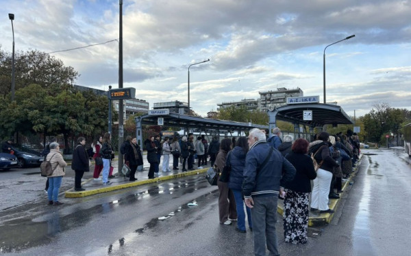 Αυξημένη κίνηση και πολυκοσμία στις στάσεις του ΟΑΣΘ - Πώς κινείται η Θεσσαλονίκη χωρίς μετρό
