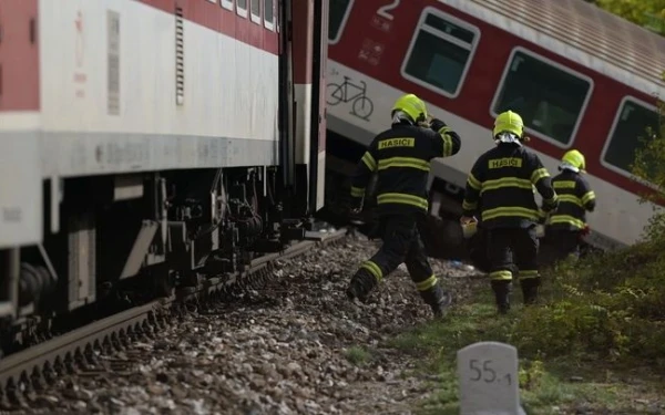 Σύγκρουση τρένων στη Σλοβακία: Αναφορές για δεκάδες τραυματίες - Στο νοσοκομείο 11 άνθρωποι