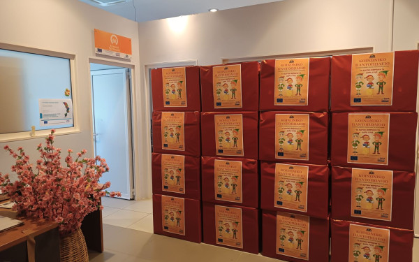 «Τα ξωτικά φέρνουν τα δώρα τους» σε σχολεία του Δήμου Ωραιοκάστρου για να στηρίξουν ευάλωτες κοινωνικές ομάδες