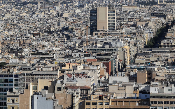 Ακίνητα: Στα 900 εκατ. ευρώ τα φορολογικά έσοδα από τις μεταβιβάσεις το 2026